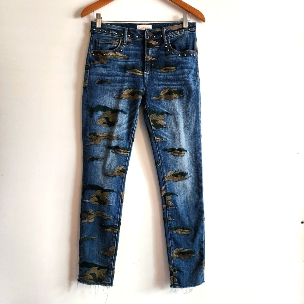 Driftwood Jackie Embroidered Camo Jeans Size 27